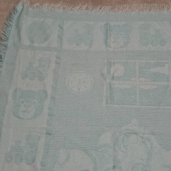 VTG Blue White  Knit Baby Blanket Acrylic Fringe Sleeping Teddy Bear Train Ball - Picture 2 of 10